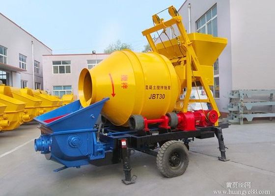 China Bomba concreta portátil 40m3/Hr da eficiência elevada com 4 pés de apoio do controle hidráulico fornecedor